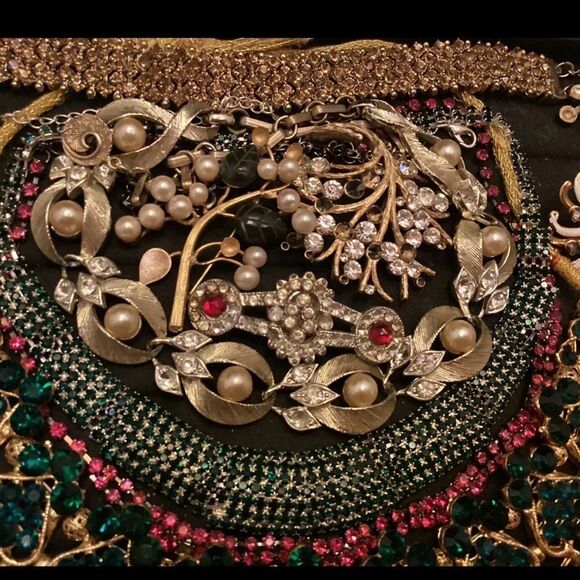 Vtg Estate Costume Jewelry 3 Lb Lot Signed Unsigned Wearable craft junk repurpos - Picture 5 of 11